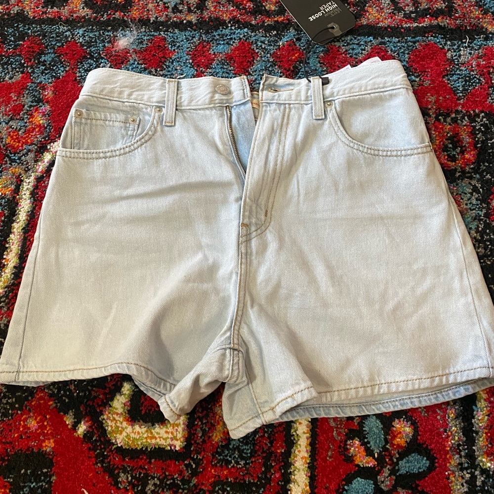 Light wash Levi’s